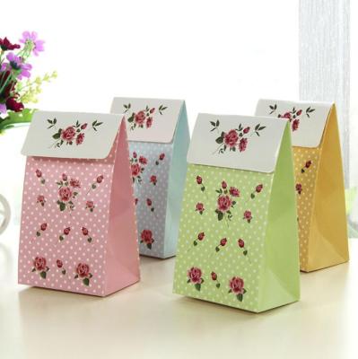 China New Recyclable Gift Box Small Snack Bag Disposable Box Party Supplies Color Mounted Small Gift Bag for sale