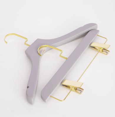 China CLASSIC import high quanlity custom wholesale wooden hangers for clothes with clip for sale