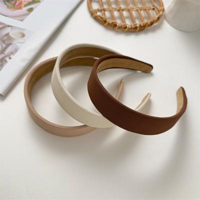 China Hairhoop Hao Han Wholesale 2023 new pure color gold velvet fabric knotted headband hair circle summer beautiful hair band women circles for sale