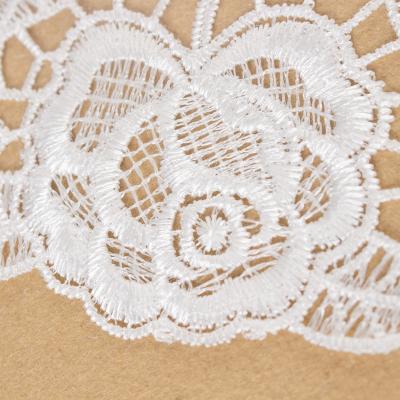 China Embroidery Lace Place Mat Sustainable Rose Floral Design Doily Linen Dining Table Mat for sale