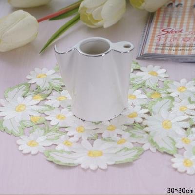 China Sustainable Colorful Lace Daisy Embroidery Design Table Mat Place Mat Doily For Dining Table for sale