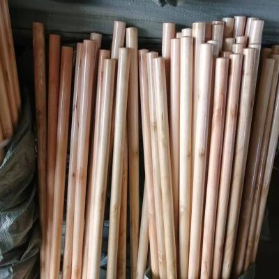 China Factory Supply Sustainable Cleaning Tools Varnished Wooden Rake Handle and Varnished Broom Handle Varnished Broom Handle for sale