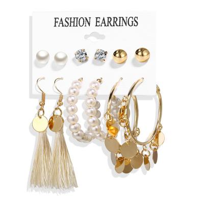 China Vintage Trendy Ladies Acrylic Stud Earrings For Women Jewelry Gold Circle Pearl Custom Flower Earring Elegant Necklace Set for sale