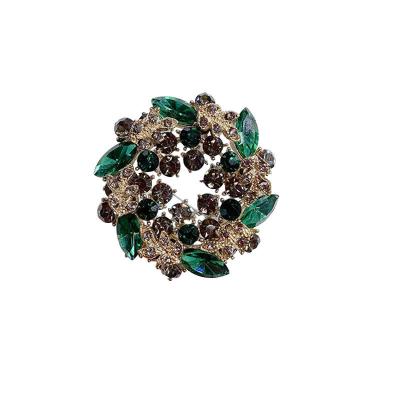 China Korean Design Luxury Green Brooch Jewelry Crystal ALLOY Fashion Clear Flower Brooch Pin For Women Rhinestone for sale