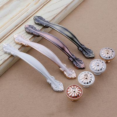 China Cabinet Brushed Plated Hardware Plated Euro Style Bar Handle Pull Wardrobe Handle for sale