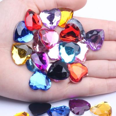 China New Flatback Style 18mm Rhinestones 500pcs Acrylic Heart Shape Flat Back Flat Facets For Phone Cases Nails Art Supplies Acrylic Gem for sale