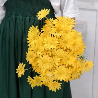 China Marry the & Artificial Botanical Silk Yellow Hayforks Home Greenery Decoration 5 Small Daisy Chrysanthemum Flower Branch For Garden Wedding Home Decoration for sale