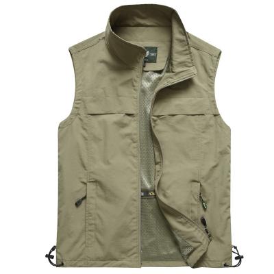 China Anti-wrinkle Wholesale High Quality Cotton Utility Vests with Pockets Cargo Coat Plain Custom Men Waistcoat for sale