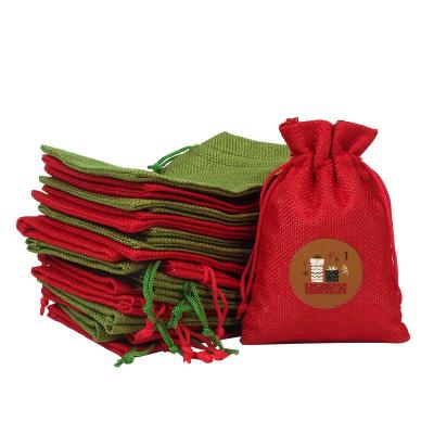 China Christmas Tree Decoration Gift Candy Bag Christmas Red Green Decorative Gift Cloth Bag Hanging Drawstring With Customized Wooden Sticker Canvas Rope Clips Kit for sale