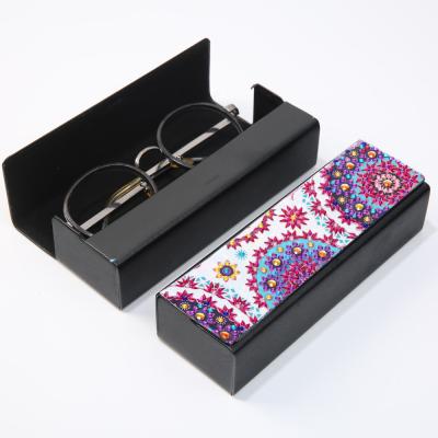 China Traditional Chinese DIY Diamond Painting Eye Glasses Storage Box Sunglasses Case Diamond Storarage 5D Special Shaped Diamond Painting for sale