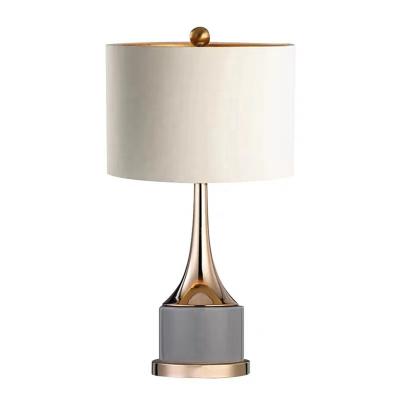 China Modern American Creative Metal Iron Table Lamp for sale