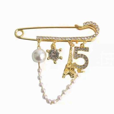 China Fashionable Wholesale Gold Plated Rhinestone Brooches Pins Jewelry for sale