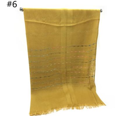 China Modest New Arrival India Fashion Gold Shimmer Cotton Scarf Women Shawl Light Tassel Viscous Hijab for sale