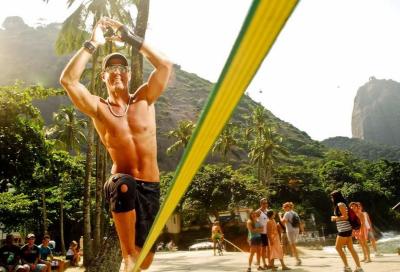 中国 ポリエステル ウェビングのSlacklineカスタマイズされたロゴの歩くロープ黄色い色 販売のため