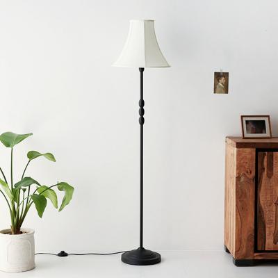 China Modern Modern Metal Living Room Lamps With Thick Base Shade Nordic White Floor Lamp for sale