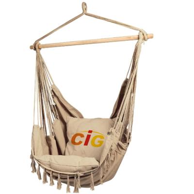 Chine Outdoor Modern Luxury Cotton Rope Hammock Chair with Wooden Macrame Swing Indoor Patio Garden Hanging Bar with Tassels Easy to Carry à vendre