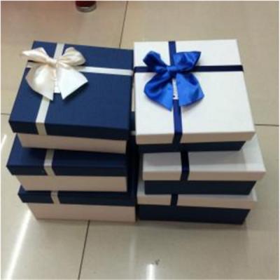 China Handmade White Paper Gift Box Luxury Gold Logo Hot Stamping Gift Box Packaging for sale