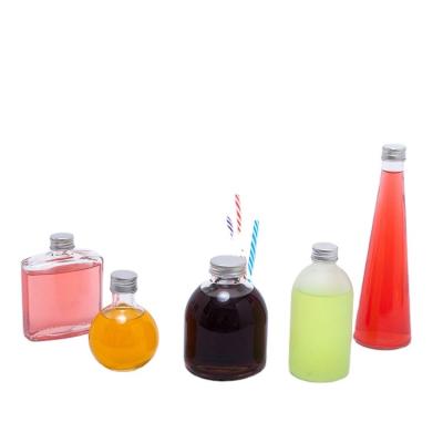 China Custom Clear Empty Beverage Cold Brew Coffee Juice Bottle Beverage Wine Drinking Milk Water Glass Bottle for sale