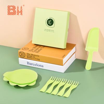 China Party Festival Supplies Disposable Plastic Tableware Knife Dish Fork For Cake Party Dishes And Cutlery for sale