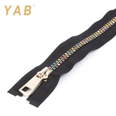 China Sustainable Fashion Fancy Colorful Durable Customize 8# Shiny Rhinestone Long Chain Diamond Zipper Zip Teeth for sale