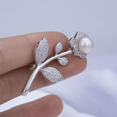 China Brooch Fashion High Quality Ladies Corsage Sterling Silver Silver Brooch for sale