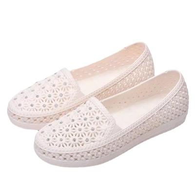 China W 36-40 W 36-40 Low Hole Light Diamond Plastic Cheap Outdoor Indoor Street Driving Omen Summer Water Walking Shoes Running Slipper for sale