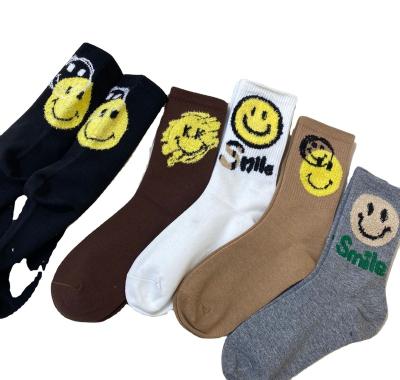 China INS Brand Socks News Pile Sports Smiley Face Socks Cotton Women Running Medium Tube Sports Cotton Socks for sale