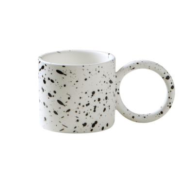 China Modern Creative Ceramic Mug With Large Handle Stain Coffee Mug for sale