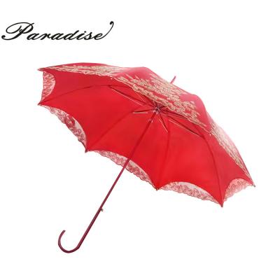 China Beautiful Retro Sunny Long Handle Romantic Bridal Paradise Umbrella Madame Umbrella With Lace Traditional Red Edge for sale