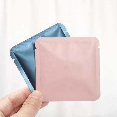 China Envases de plástico para el cuidado de manos y cara Bolsas de muestras de suero en color personalizado en venta