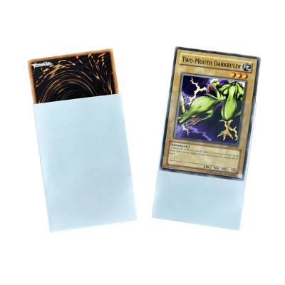 Chine Pure White Premium TCG Carte Manches Dragon Shield Manches de soutien pour les cartes de jeu Protecteur à vendre