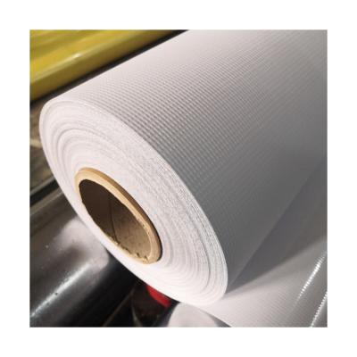 China Stable Absorption Inkjet Flex Banner Hot Laminated Block One Side Printable Glossy 700GSM 1000D*1000D 9*9 3.20M 50M/R Digital Printing Material for sale