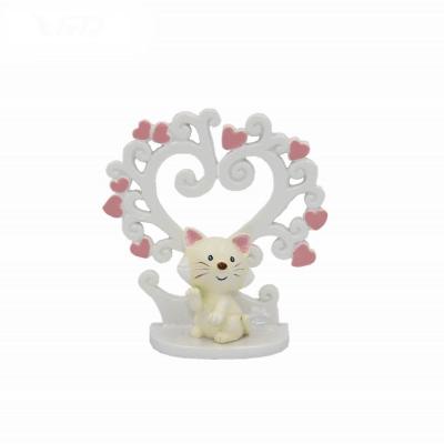 China Popular Polyresin Polyresin Figures Cat Sitting Tree For Anniversary Ceramic Gift In Wedding for sale