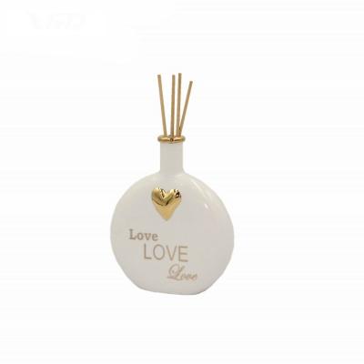 China Ceramic Wedding Gift Essentially Round Vivid Porcelain Fashion Porcelain Birthday Gift Decoration Bottle Gifts for sale