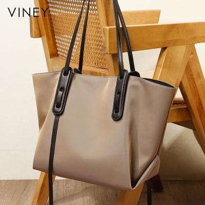 China Designer Large Capacity Water Proof Handbags Large For Women Luxury Canvas Tote Bags With Logo Printed Sling Women Hand Bags Custom Made for sale