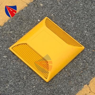 China ABS Manufacturer of Pavement Reflectors Motorway Safety ABS Plastic Road Cat Eye Markers Reflective Road Studs for sale