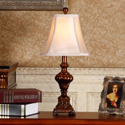 China Classic EUROPEAN E27 Polyresin table lamp hotel bedroom bedside lamp decoration desk lamp for sale