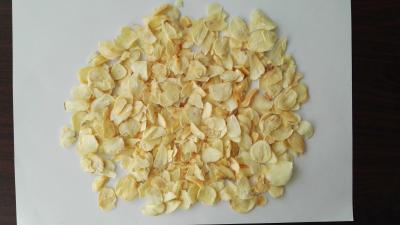 China wholesale Dehydrated/dried garlic flakes with root for sale