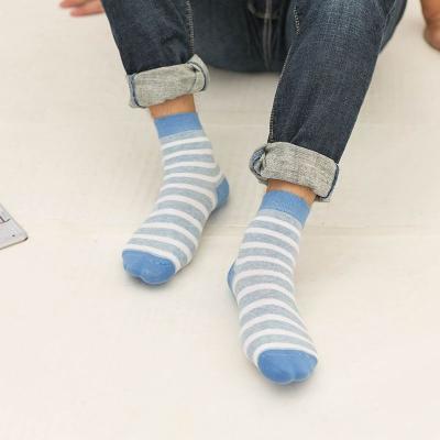 China Hot Selling Antibacterial Antibacterial Quick-drying Non-slip Clothing Set Breathable Men With Stripes Customized Sport Men Cotton Tube Socks for sale