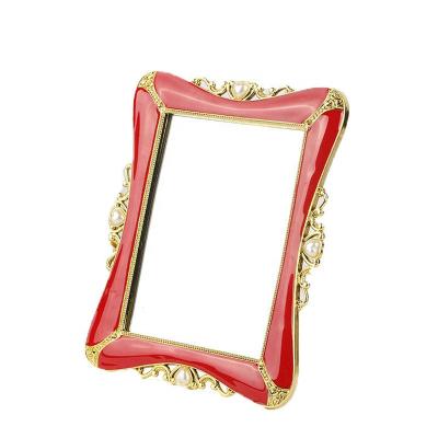 China Creative Personalized Fashion Hollow Out Single Side Frame Table Mirror , Retro Plastic Cosmetics Mirror for sale