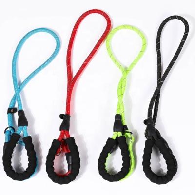 China Wholesaler Cheap Factory Stocked Durable Collar Leash Set With Safe Soft Handle Reflective Line for sale