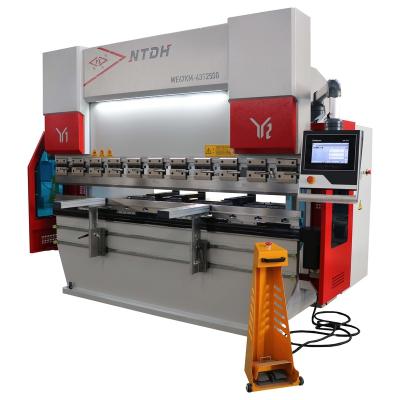 China Metal Bending WE67KM-63T2500 CNC Servo Press Brake  metal Plate Bending Machine Energy saving automatic plate bending machine hydraulic press for sale