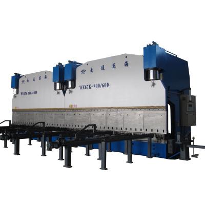 China Metal Bending 2xWE67K-800T6000 CNC Press Brake  in Tandem two CNC press brake synchronous pole making line for sale