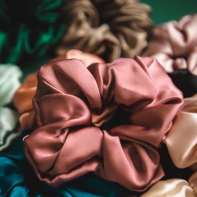 China Large 22mm 16mm scrunchies eco-friendly silk satin scrunchies design tie 100% pure mulbery silk hair scrunchie for sale