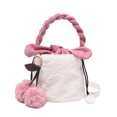 China 2022 fashion plush women's bag falls/popular texture chain new winter fur bucket bags lady's single shoulder bag for sale