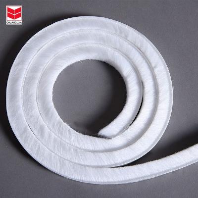 China Puertas y ventanas del mercado de Oriente Medio Pile Weather Strip Sound Insulation Silicone Brush Seal Strip para la insonorización en venta