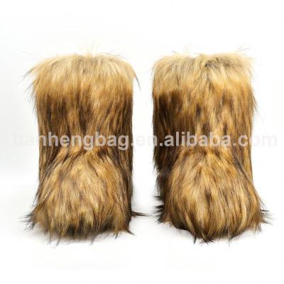 Cina Hot Sale Raccoon Faux Fur Rubber Anti-Slippery Snow Shoes Furry Ladies Boots For Women in vendita