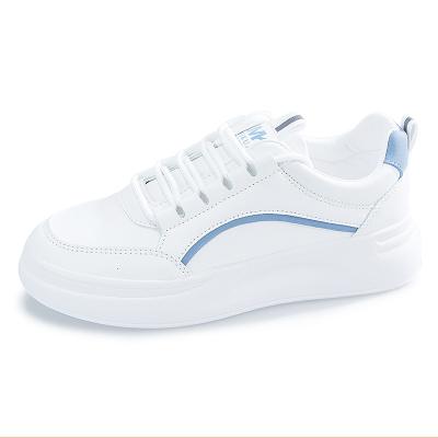 China Walking Shoes 2021 New Trend White Shoes Women PVC Surface Breathable Autumn Shoes Woman Sports Casual Soft Shoes à venda