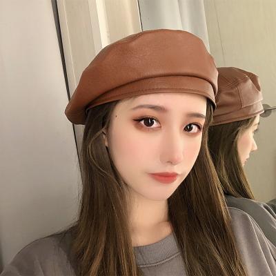 中国 New Design Color PU Leather Ladies Beret Casual Hat Wholesale Pure French Leather Women's Stylish Soft Berets 販売のため