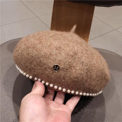 中国 2021 New fashion high quality warm elegant pearl berets women cotton wool women ladies girls berets casual cool berests 販売のため